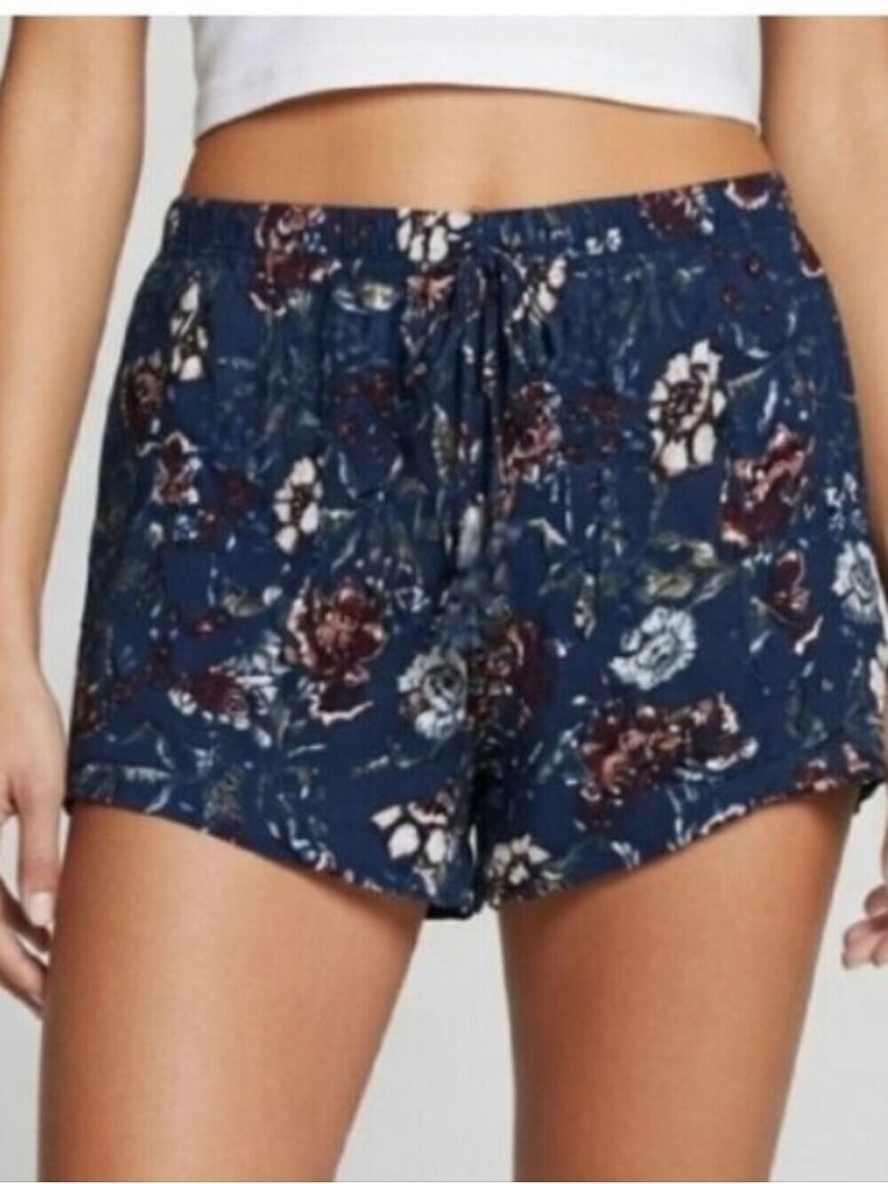 Abercrombie Flirty Navy Floral High Waist Pull On Shorts Size Small